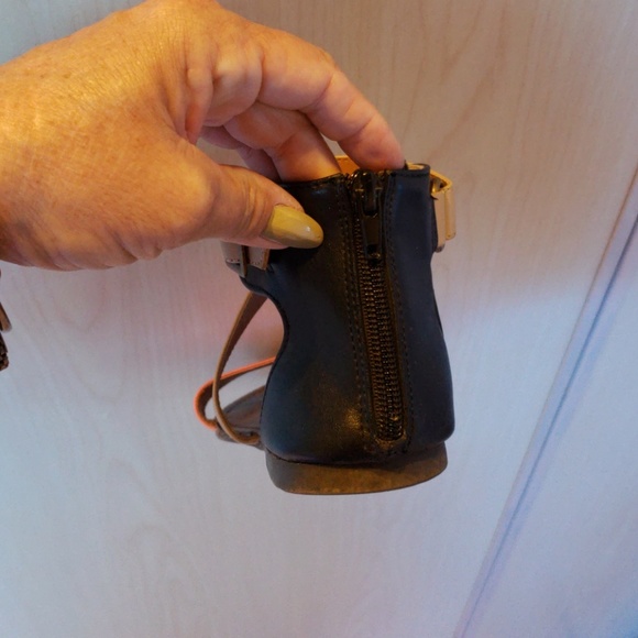 Sandals - Picture 5 of 5